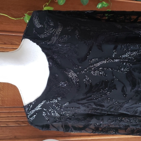 Elegant fun black sparkly lined tunic - Picture 2 of 5